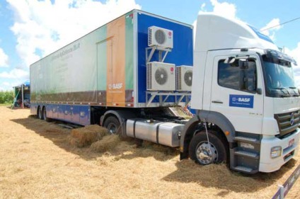 Basf leva filme 4D ao meio rural com estande sobre rodas