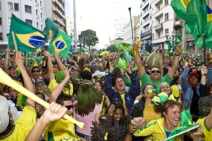 Liberty antecipa clima de Copa do Mundo com flash mob