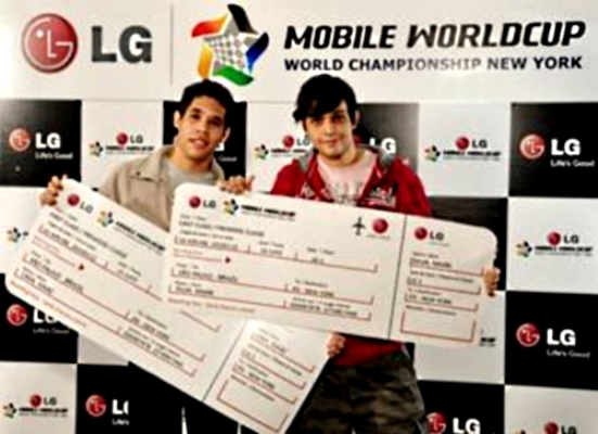 Brasileiros na final da Copa do Mundo de SMS em NY Brasileiros na final da Copa do Mundo de SMS em NY
