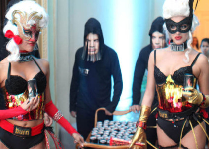 Burn irreverente em evento da Rio Filme Burn irreverente em evento da Rio Filme