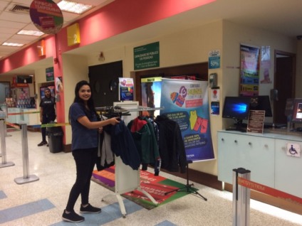 Cinesystem arrecada roupas em campanha solidária