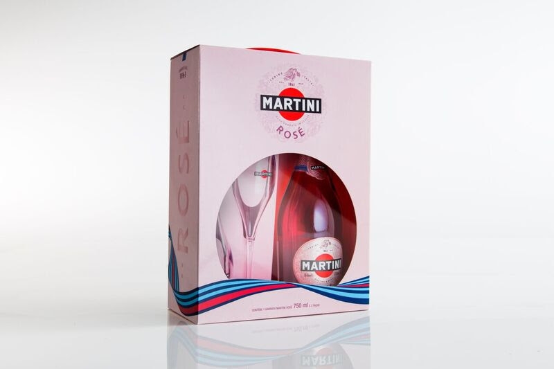 Bacardí investe em kits de final de ano Bacardí investe em kits de final de ano