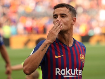 Coutinho lança nova chuteira da Nike em “estação fantasma”