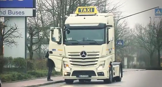 Caminhão Mercedes vira táxi na Alemanha