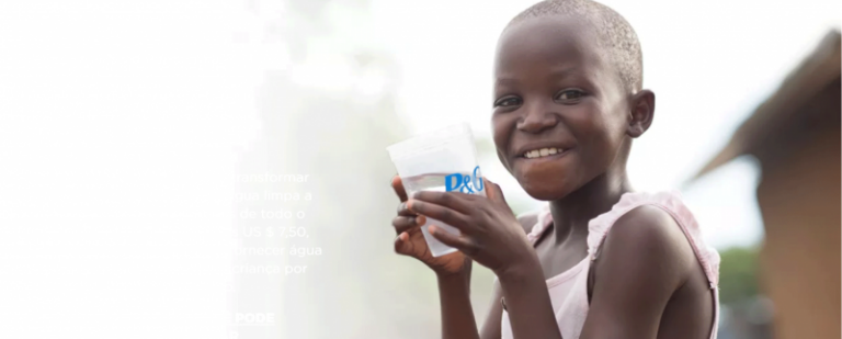 P&G e Walmart Brasil fecham parceria para doar água limpa às crianças