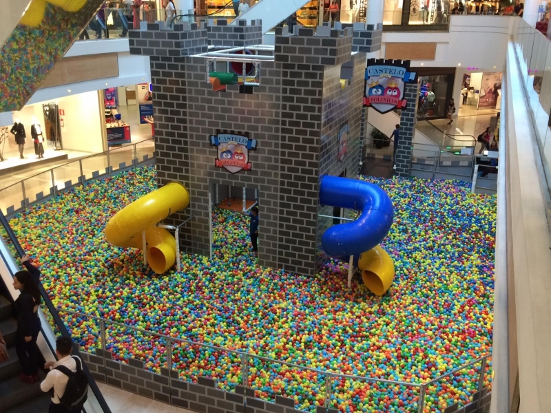 Castelo de Bolinhas, com mais de 300 mil bolas coloridas, garante a diversão da garotada no Boulevard Shopping BH