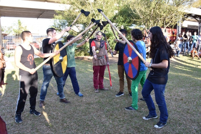 Sesc sedia feira medieval em Porto Alegre