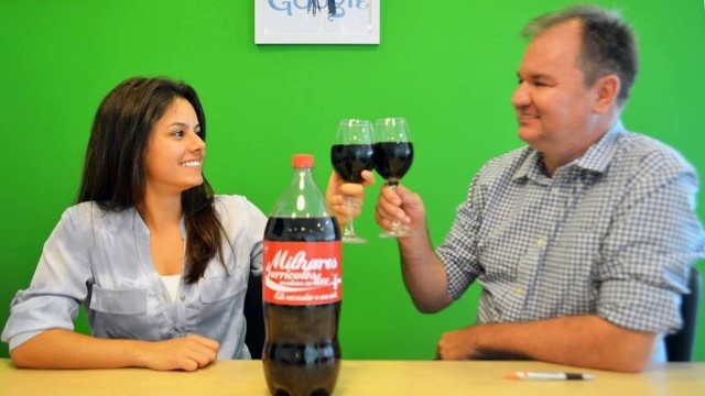 Currículo em rótulo da Coca-Cola garante vaga Currículo em rótulo da Coca-Cola garante vaga
