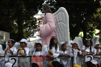 Foi a vez dos pequenos devotos de Nossa Senhora de Nazaré prestarem homenagem à padroeira, na manhã deste domingo, 21, durante Círio das Crianças. FOTO: EUNICE PINTO/ AG. PARÁ DATA: 21.10.2012 BELÉM-PARÁ