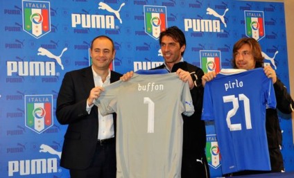 ROME, ITALY – NOVEMBER 14: (L-R) General Manager Puma Italy Andrea Rogg, Gianluigi Buffon and Andrea Pirlo during a press conference to unveil Italy’s new Puma uniform for UEFA Euro 2012 at Sport Center La Borghesiana on November 14, 2011 in Rome, Italy. (Photo by Claudio Villa/Getty Images) *** Local Caption *** Gianluigi Buffon; Andrea […]