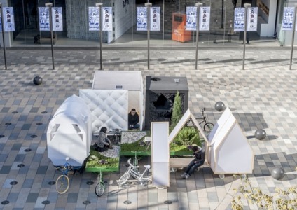 Chineses transformam triciclo em casa itinerante