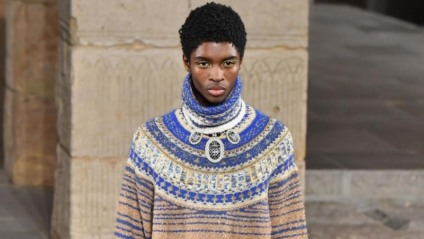 Modelo negro faz história em desfile da Chanel