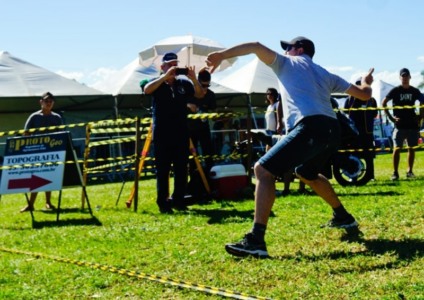 Torneio de Arremesso de Celular termina com recorde mundial