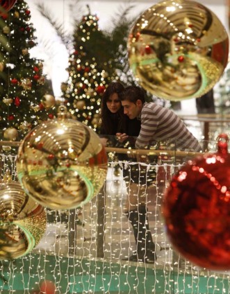 Shopping bate recorde com 450 mil bolas natalinas
