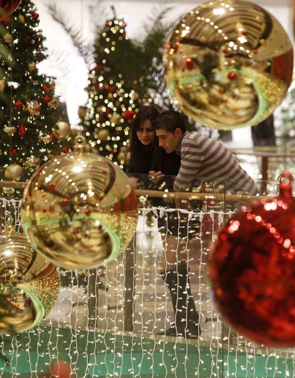 Shopping bate recorde com 450 mil bolas natalinas