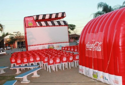 Projeto cultural leva cinema a áreas públicas