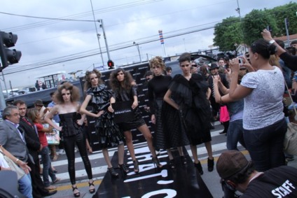 Sebastian promove desfile nas ruas de São Paulo
