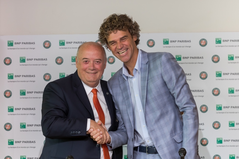 Guga é novo embaixador de Roland Garros e Lacoste comemora