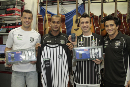Atletas do Figueira em ação promo no Iguatemi