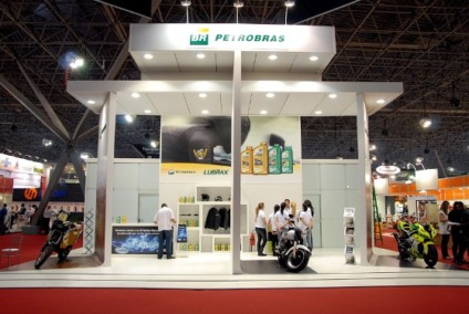 Manga cria estande promocional para Petrobras