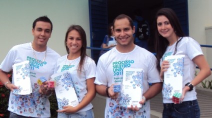 Camisa Dez "invade" colégios em Vitória