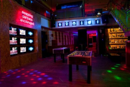 Puma lança Social Club para atletas da noite