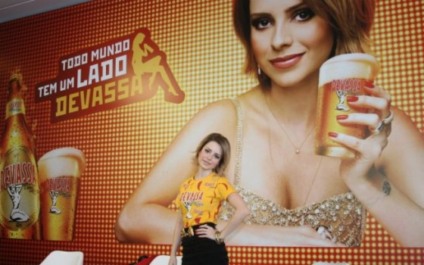 Sandy vira estrela Devassa