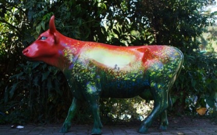 Ataliba patrocina Vaca Rainha na CowParade 2011
