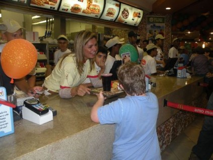 Myriam Martin participa do McDia Feliz no Via Parque
