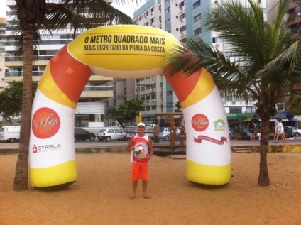 Cyrela surpreende banhistas na Praia da Costa
