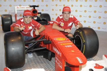 Shell dá miniatura de Ferrari feita de lego em promo