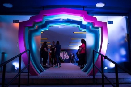 Casa Warner recebe mais de 3 mil fãs de séries