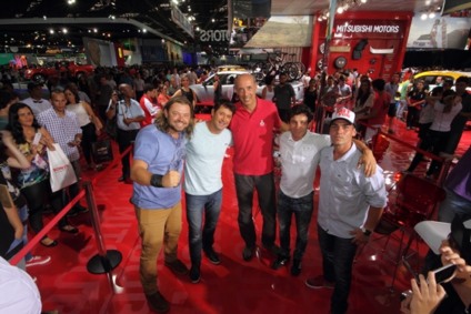 Atletas 4x4 são atração à parte no estande da Mitsubishi