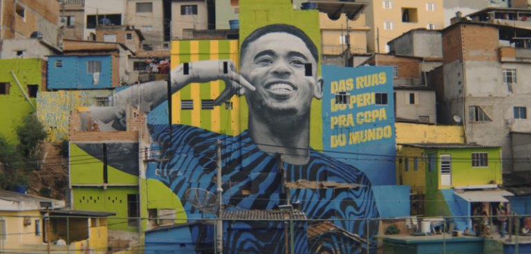 Adidas pinta Gabriel Jesus nas ruas do Jardim Peri