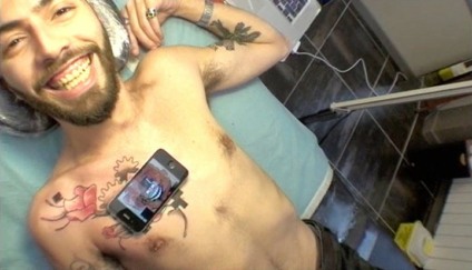 Ballantines promove primeira tatuagem animada do mundo