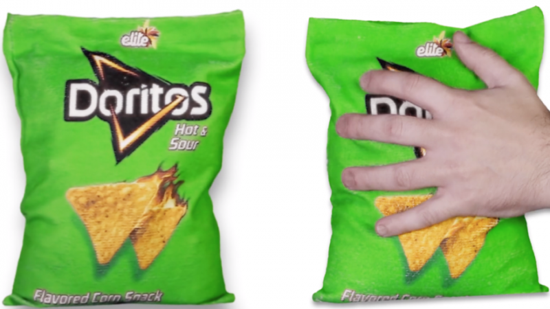 Doritos cria embalagem para limpar os dedos