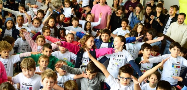 Corrida indoor estimula crianças a praticarem atividade física de forma lúdica