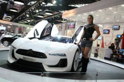 Citroën apresentou carros em "vitrina vertical"