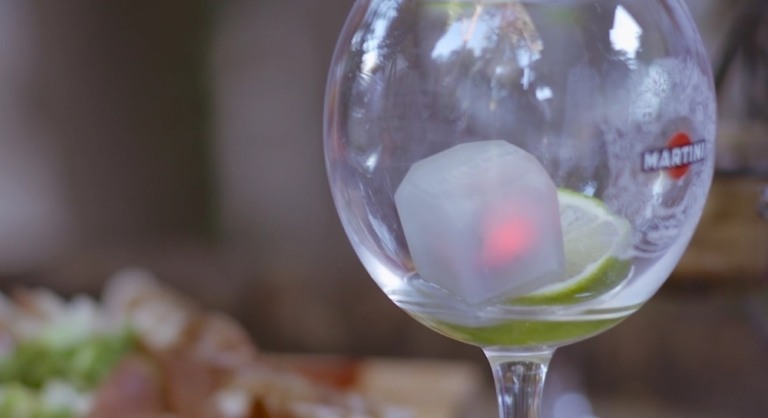 Martini lança "cubos de gelos inteligentes"
