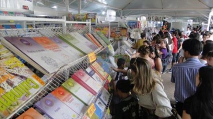 Feira do Livro atrai 120 mil pessoas