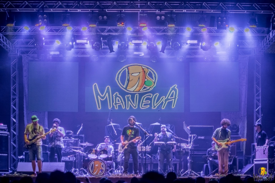 TIM faz ação com a banda Maneva em shopping de São Paulo