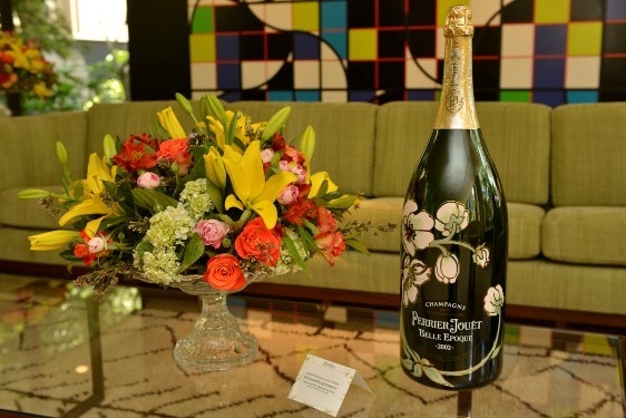 Perrier-Jouët transforma posts em flores para celebrar a estação