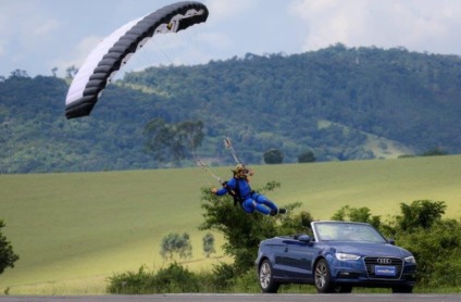 Goodyear usa paraquedista em campanha on-line