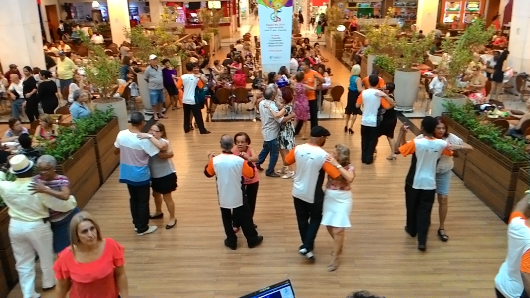 Carioca Shopping promove baile gratuito