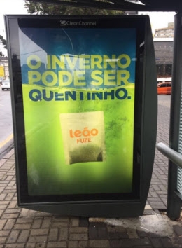 Leão Fuze promove experiência sensorial  em pontos de ônibus de Curitiba