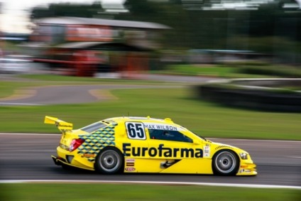 Vila das Torres recebe carro e pilotos da Stock Car