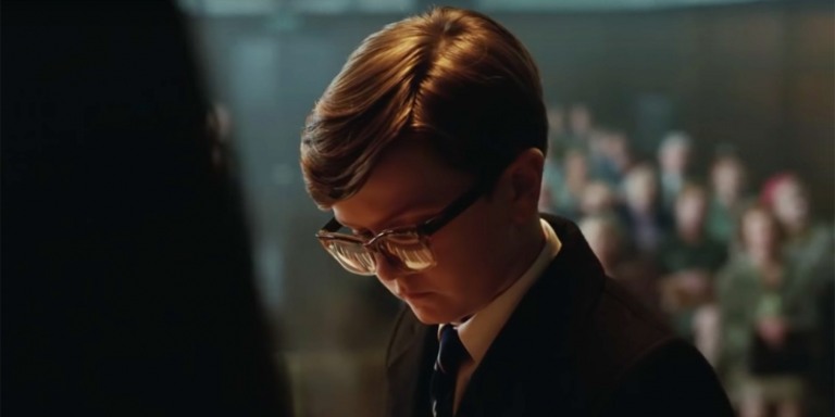 Elton John é homenageado em campanha de Natal da John Lewis