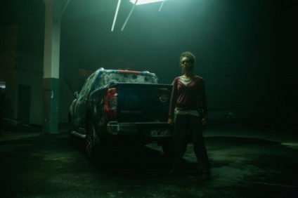 Nissan Frontier e Kicks ajudam heroína a escapar de zumbis
