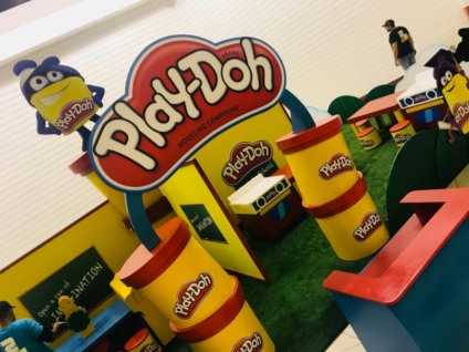 Oficina Play-Doh no Fashion Outlet pelas mãos da 2a1 Oficina Play-Doh no Fashion Outlet pelas mãos da 2a1