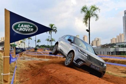 Jaguar Land Rover traz pista off-road a centro financeiro de SP